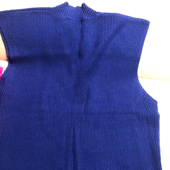 NWT Classic V Neck Vest - Picture 3 of 4